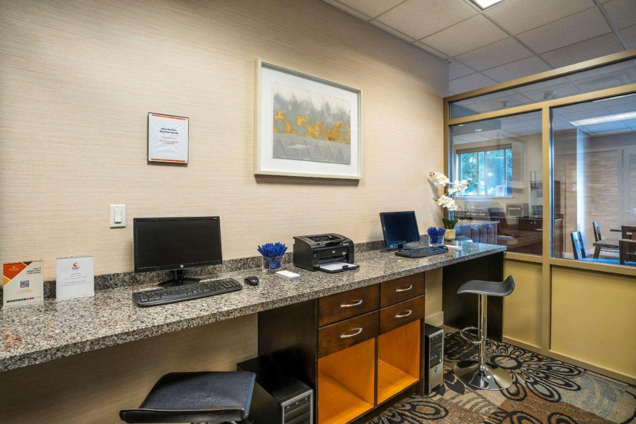 Comfort Inn & Suites Surrey Eksteriør billede