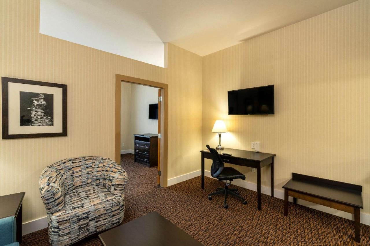 Comfort Inn & Suites Surrey Eksteriør billede