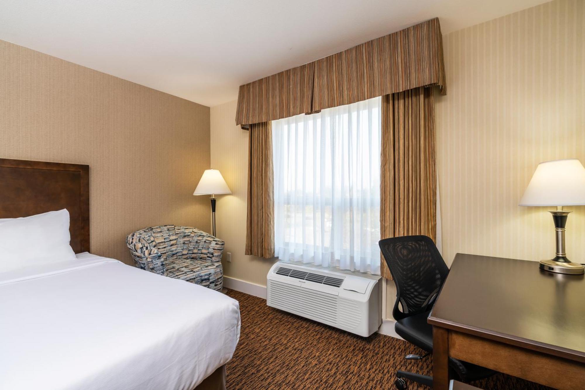 Comfort Inn & Suites Surrey Eksteriør billede