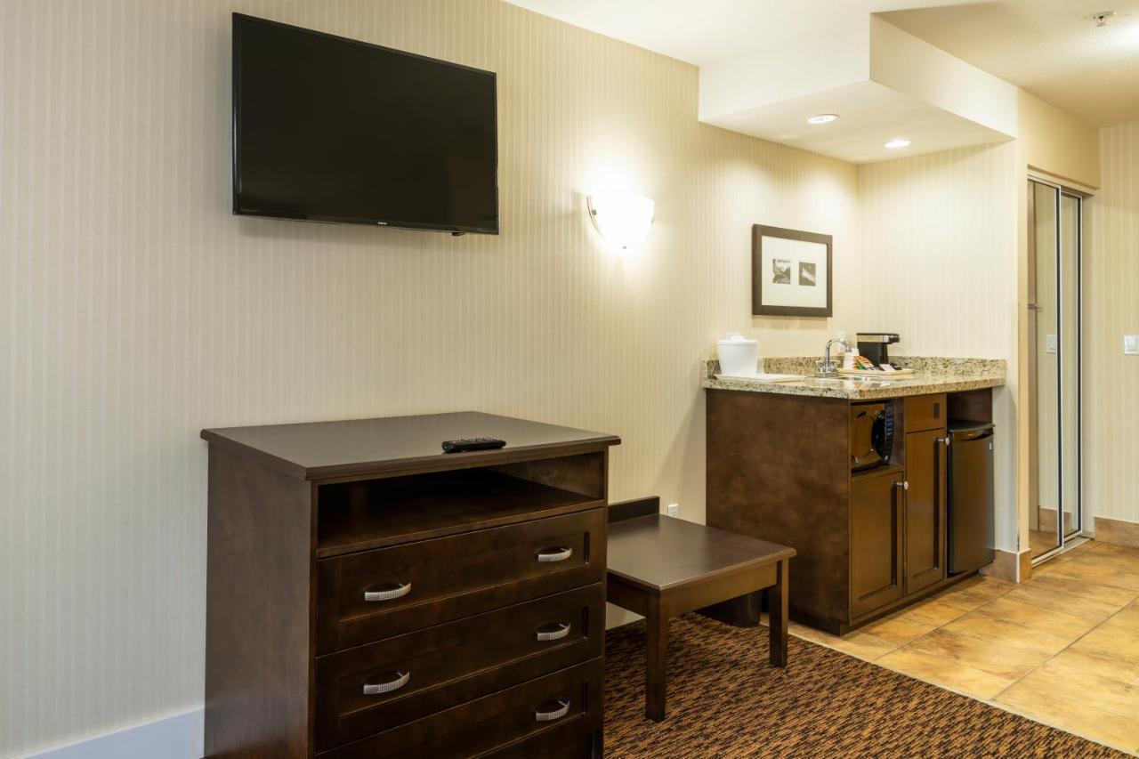 Comfort Inn & Suites Surrey Eksteriør billede
